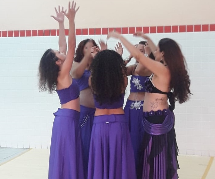 5 dançarinas da dança do ventre