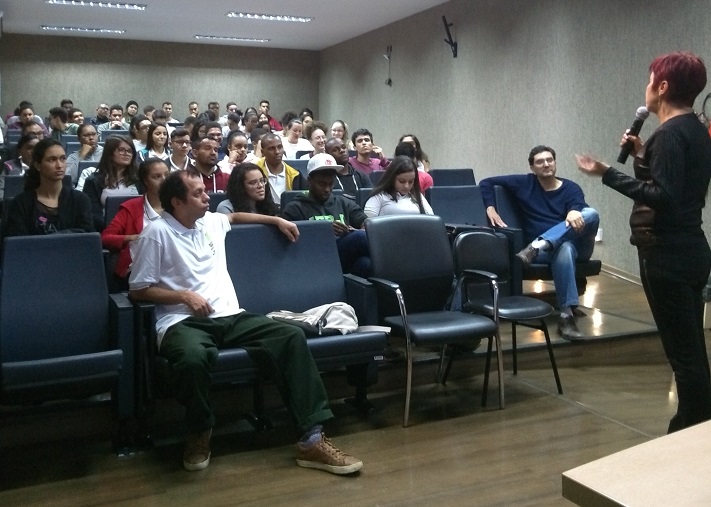 palestra no auditório do campus Volta Redonda 