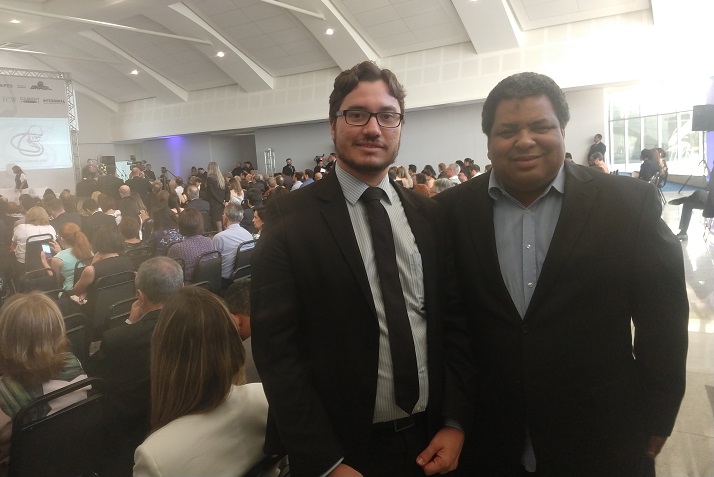 Reitor Rafael Almada e pró-reitor Rodney Albuquerque no prêmio CAPES em Tese 2018